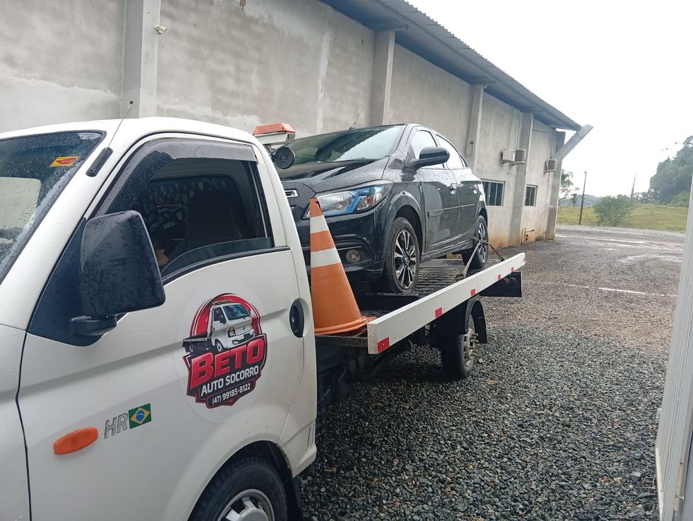 Guincho plataforma do Beto Auto Socorro em atendimento em Araquari
